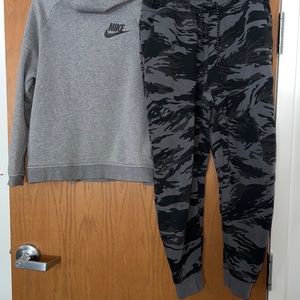 Nike Mens pants medium- sweatshirt not included.